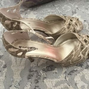 Naturalizer Snake Print Heels!!